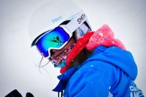 Joven esquiadora en Baqueira Beret